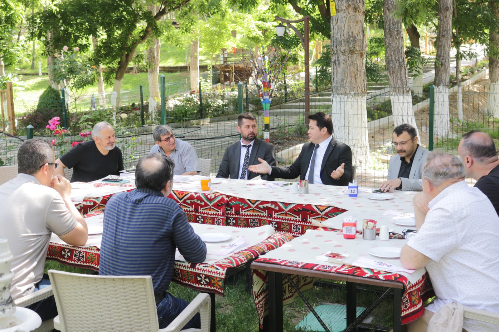 Başkan Derviş Aynacı Bolvadinli Gazetecilerle Horan Parkı'nda Buluştu