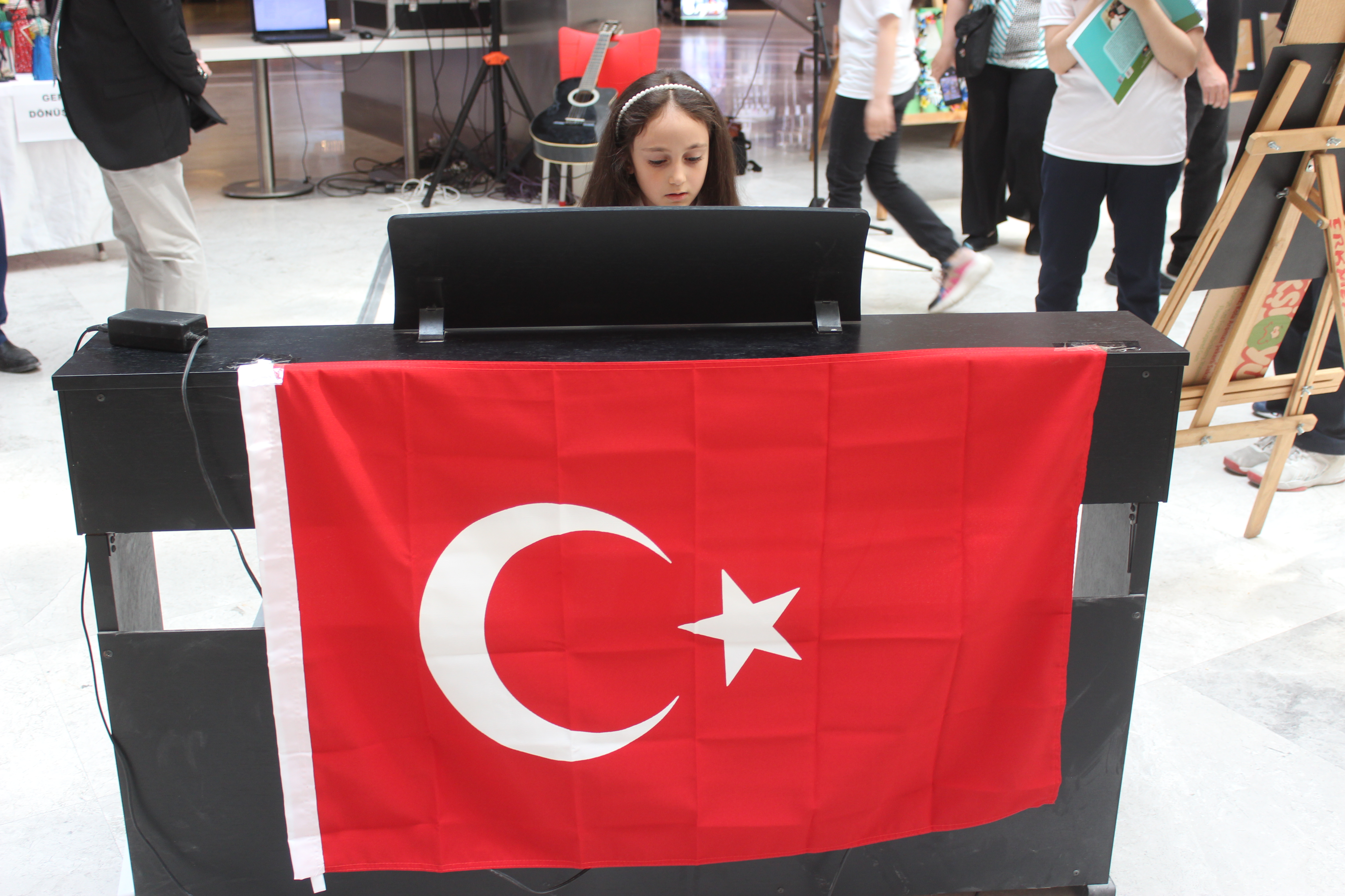 Maver Kemal Arsoy Ortaokulu/İlkokulu Sanat Şöleni Büyük İlgi Gördü: Genç Yeteneklerden Sanat Rüzgarı!