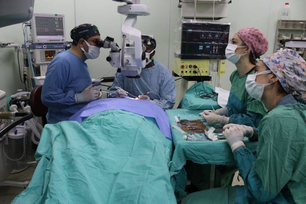 AFSÜ'de İleri Düzey Göz Tansiyonu Ameliyatları Başarıyla Uygulanıyor