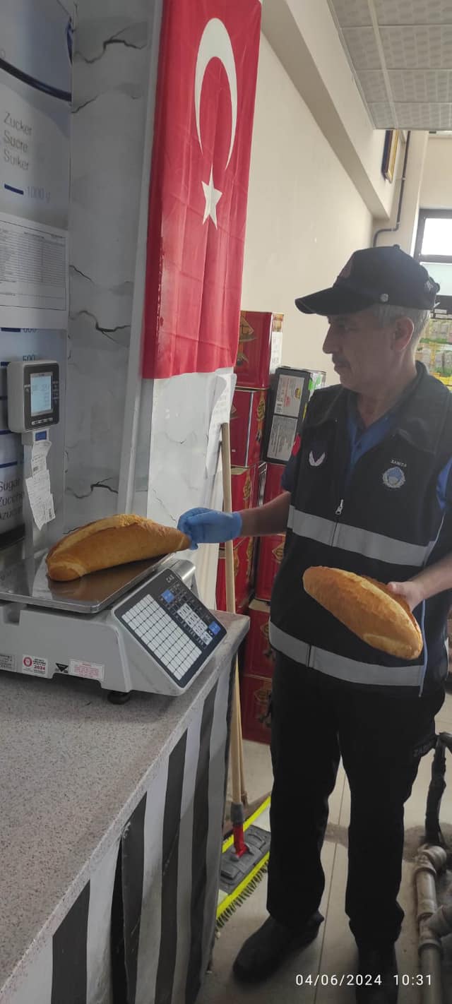 Bolvadin'de Zabıta Ekipleri Tarafından Ekmek Gramajları Denetlendi