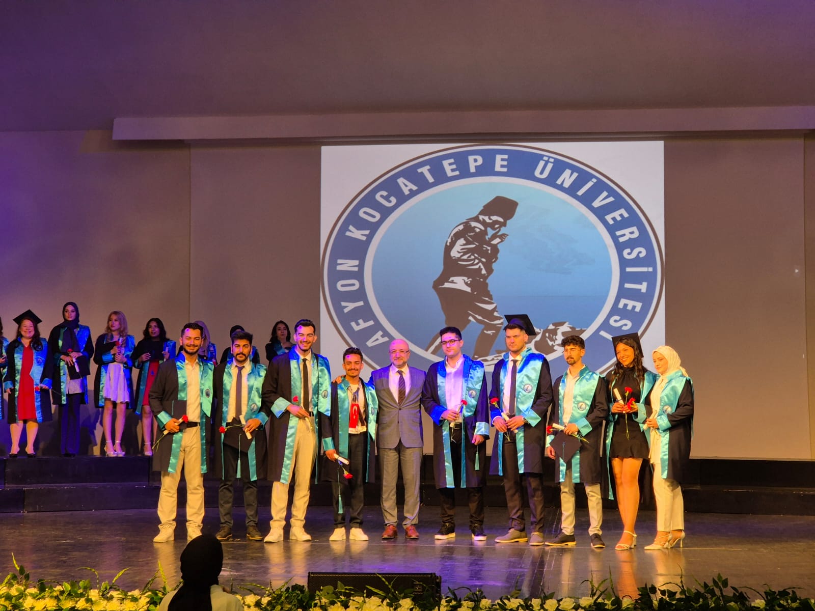 Genç Hukukçular Yeni Başlangıçlara Kep Attı