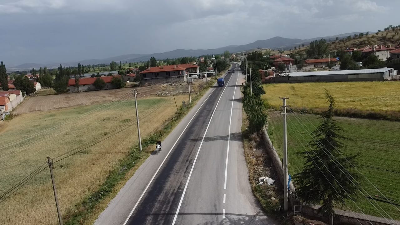 Afyon'da Aşırı Sıcaklardan Dolayı Asfalt Eridi!