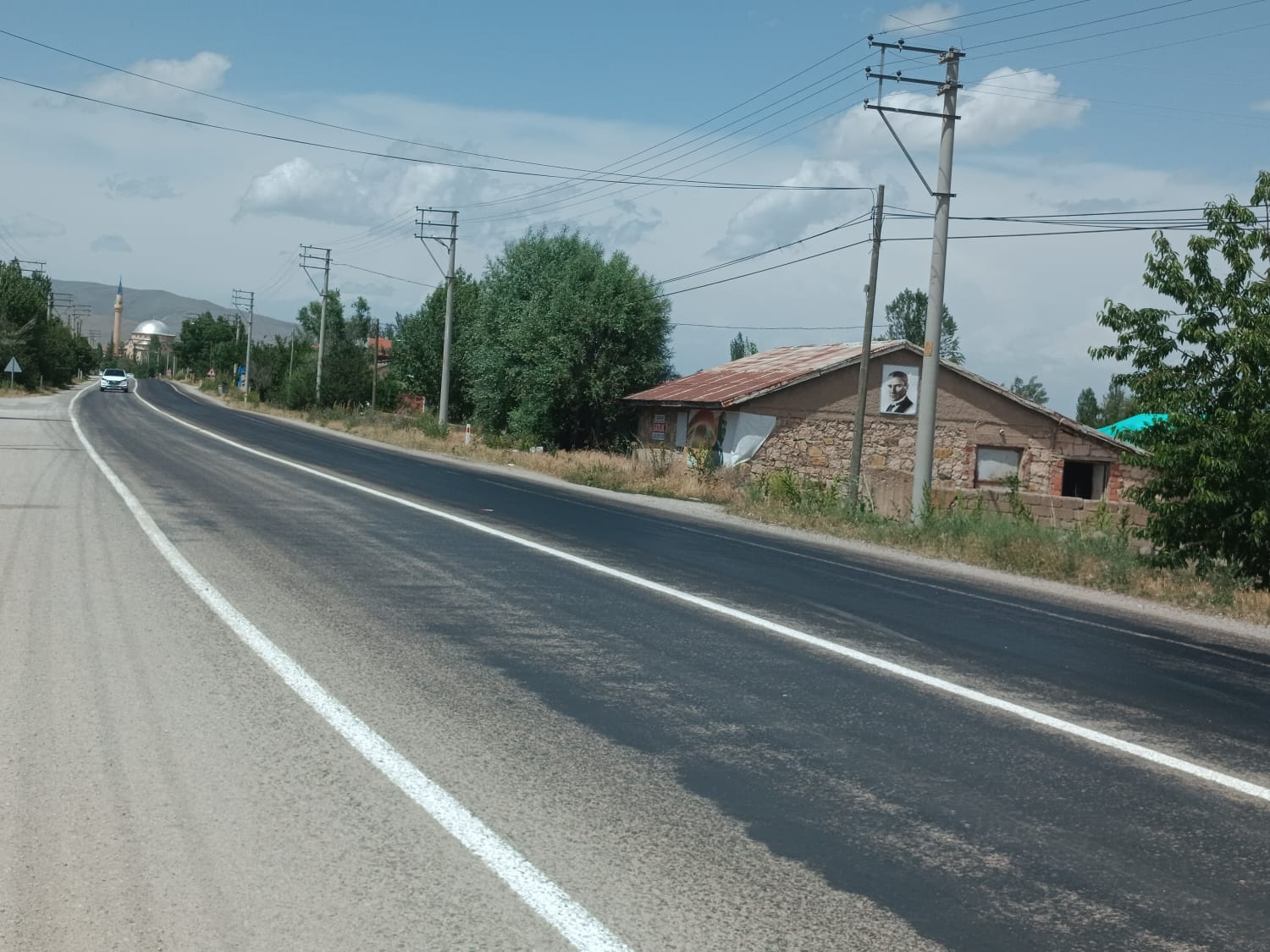 Afyon'da Aşırı Sıcaklardan Dolayı Asfalt Eridi!