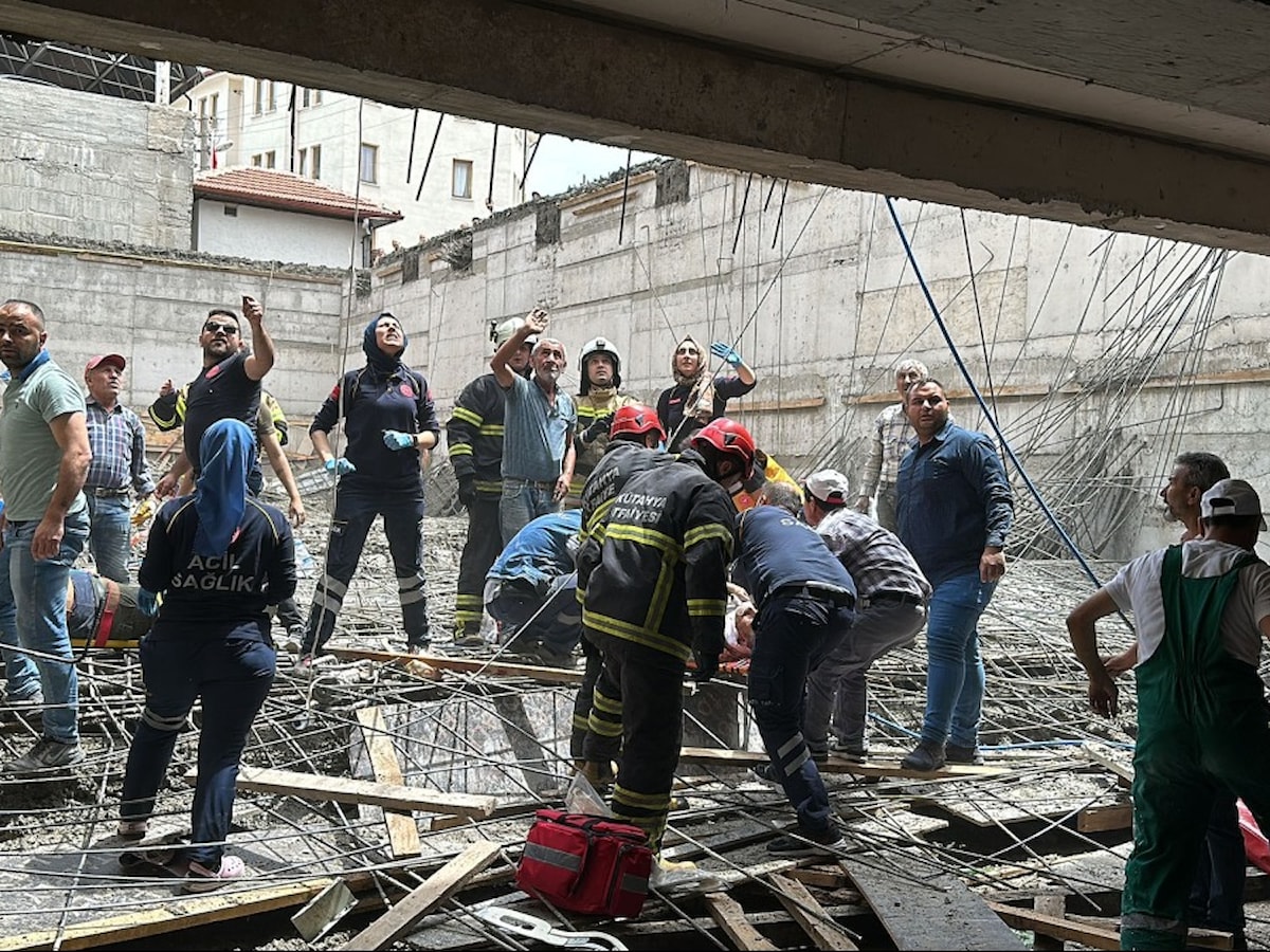 Okul İnşaatı Çöktü: İşçiler beton kalıbın altında kaldı