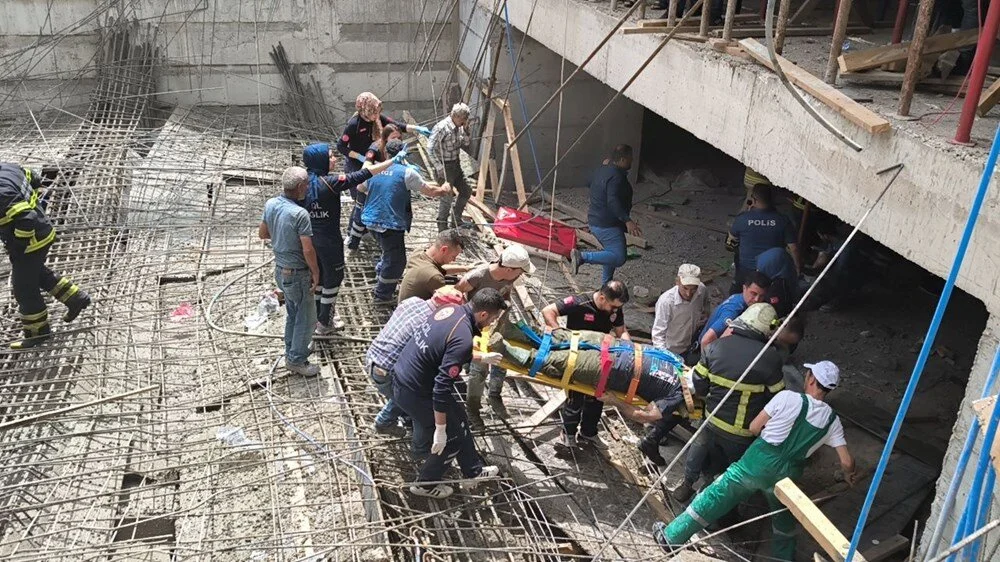 Okul İnşaatı Çöktü: İşçiler beton kalıbın altında kaldı