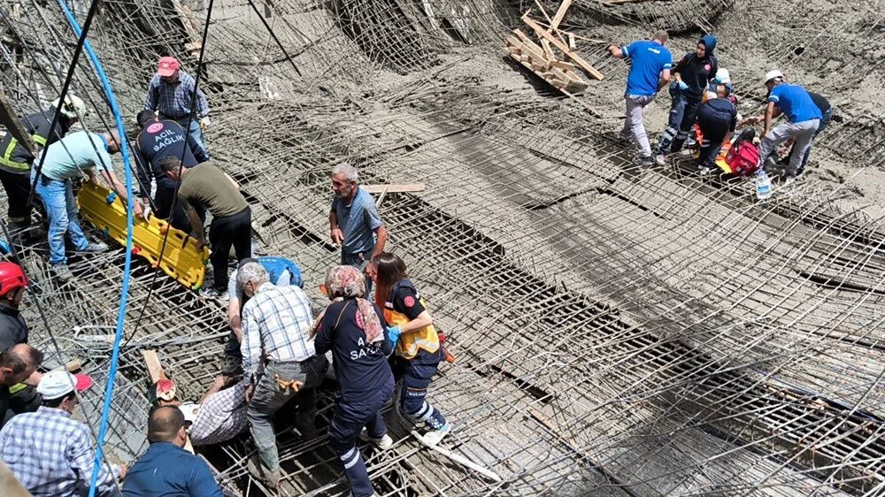 Okul İnşaatı Çöktü: İşçiler beton kalıbın altında kaldı