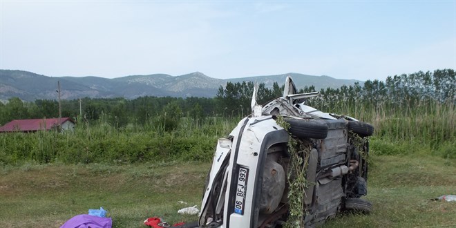 Otomobil Şarampole Devrildi: Kazada 3 kişi öldü 3 kişi ise yaralandı
