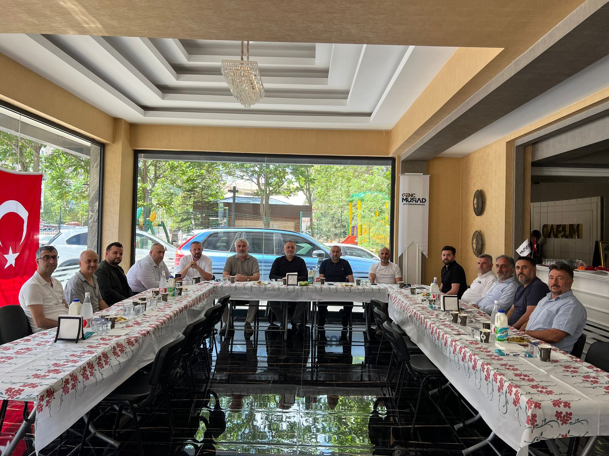 MÜSİAD'lı İş Adamları Yazaroğlu ve Yönetimini Kentte Misafir Etti
