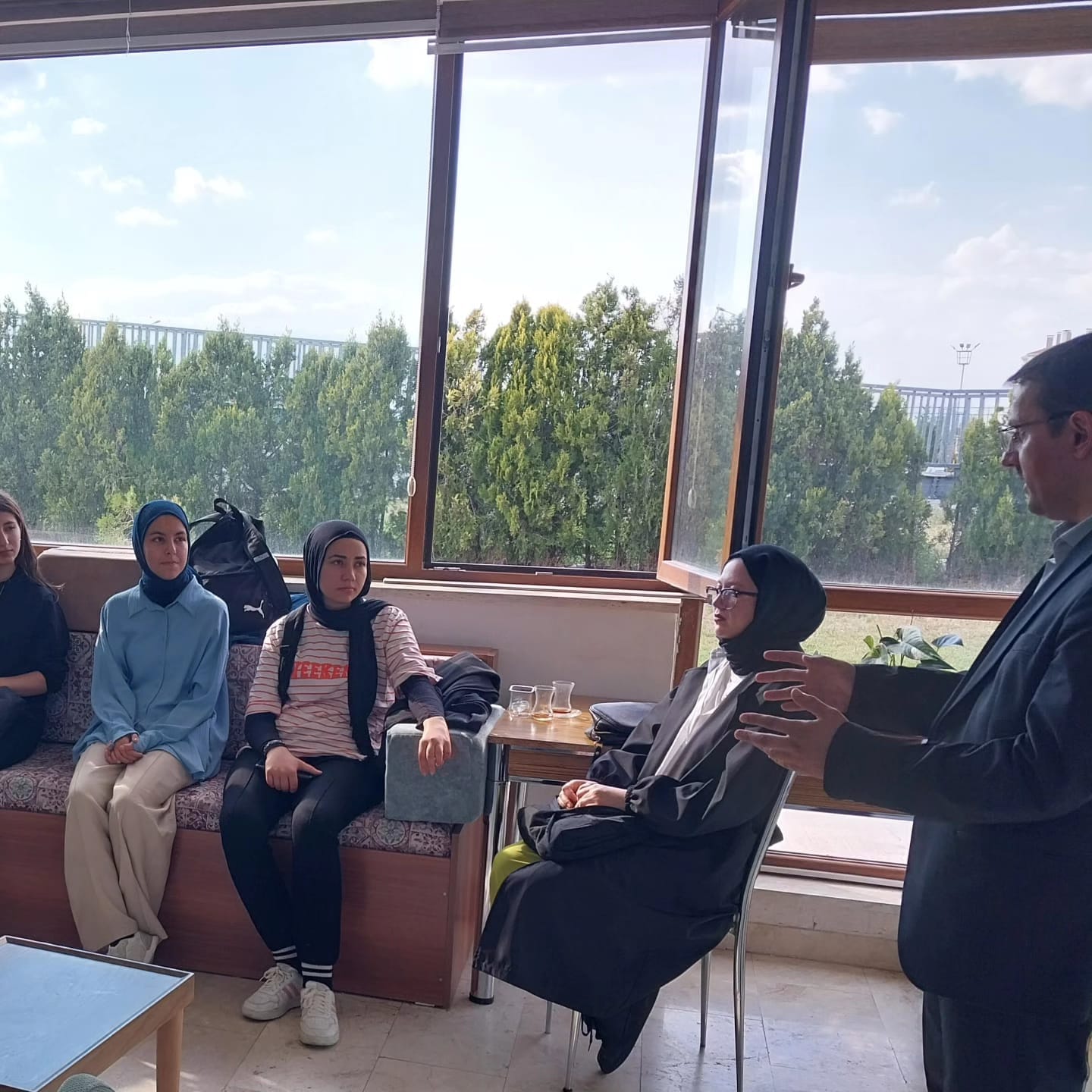 Liseli Gençler 'Aklıma Takılanlar' Programı Kapsamında Bir Araya Geldi