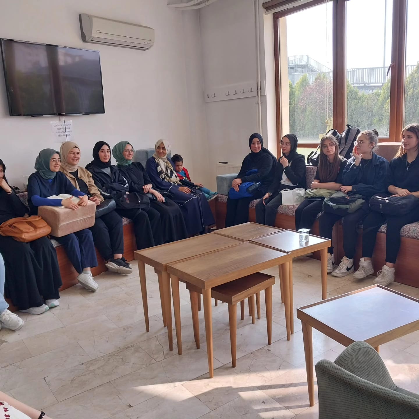 Liseli Gençler 'Aklıma Takılanlar' Programı Kapsamında Bir Araya Geldi