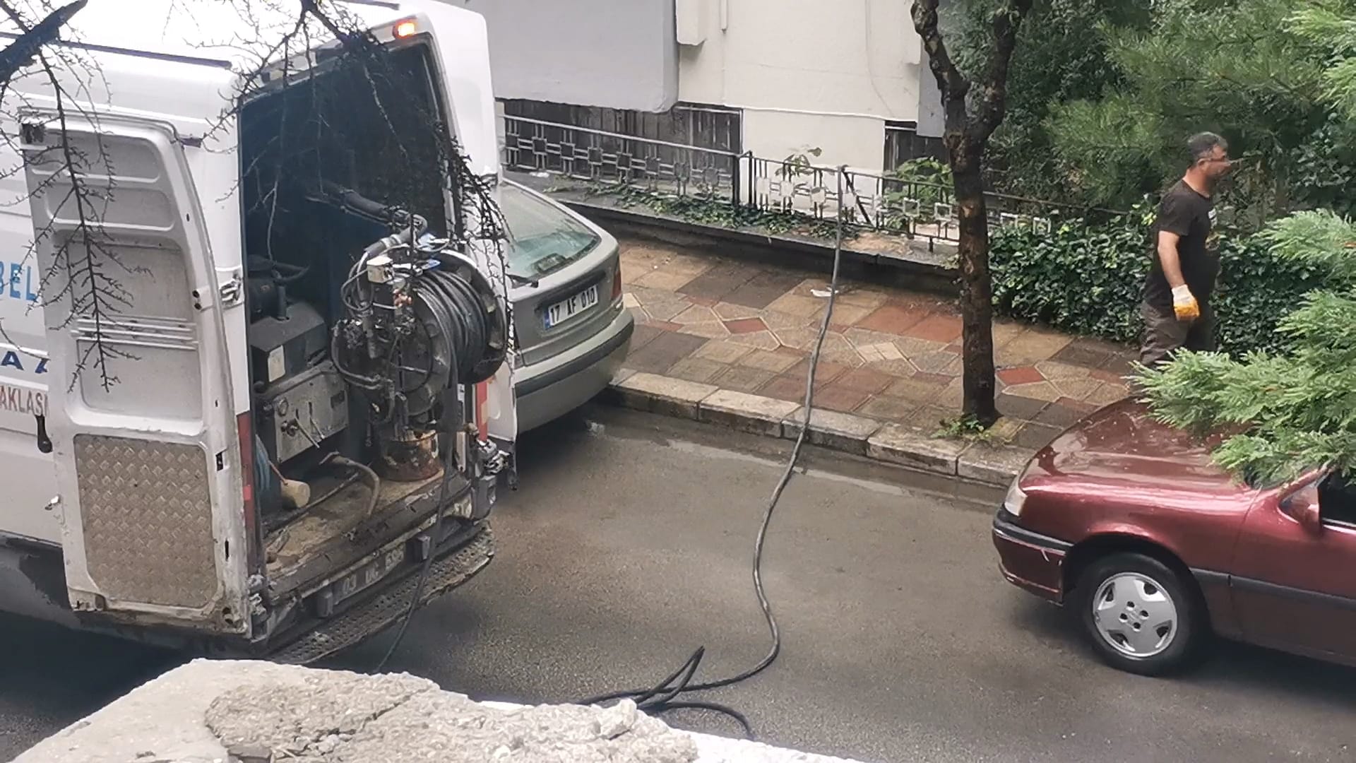 Belediye Ekiplerinin Yağmur Mesaisi Takdir Topladı