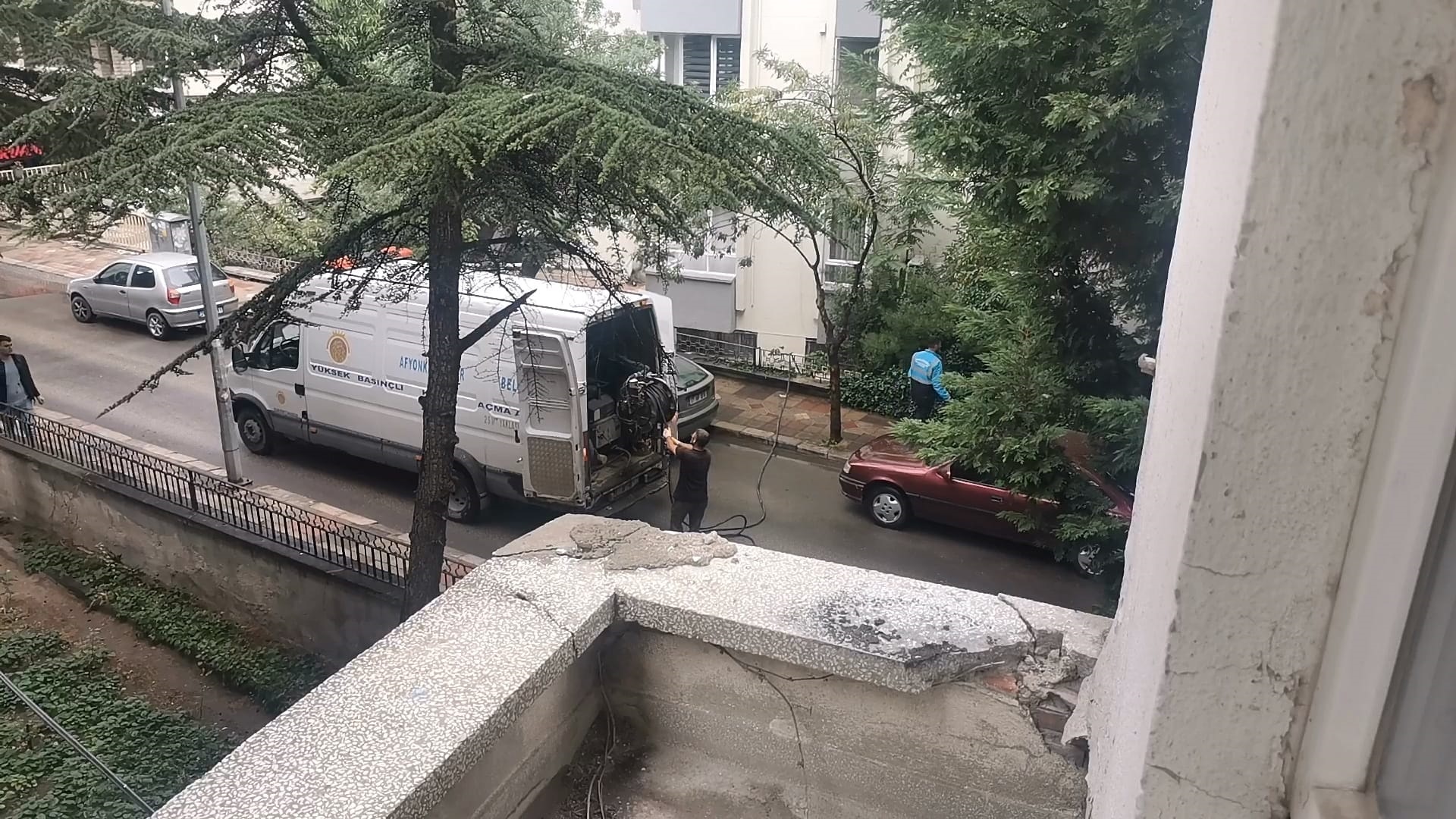 Belediye Ekiplerinin Yağmur Mesaisi Takdir Topladı