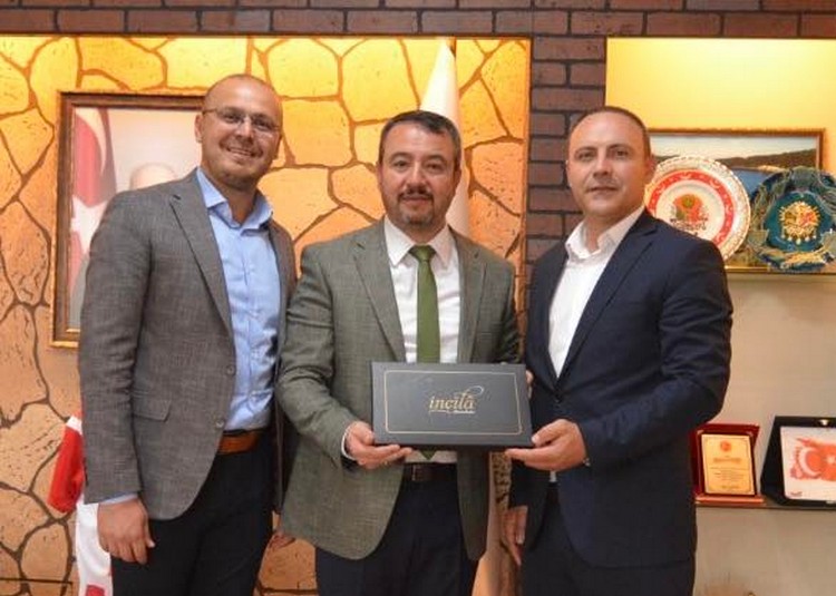 Kadın Kooperatiflerinden Başkan Öztaş’a İnçila Çikolata Takdimi