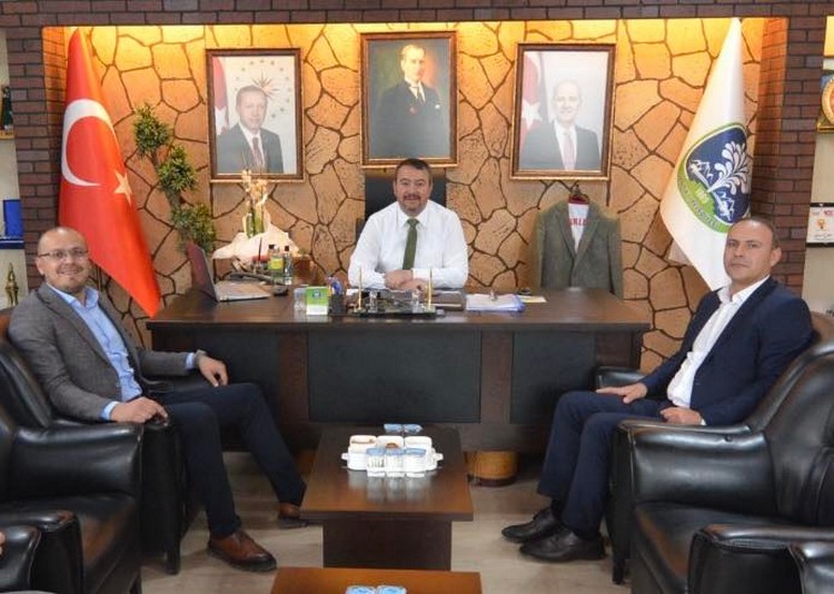 Kadın Kooperatiflerinden Başkan Öztaş’a İnçila Çikolata Takdimi