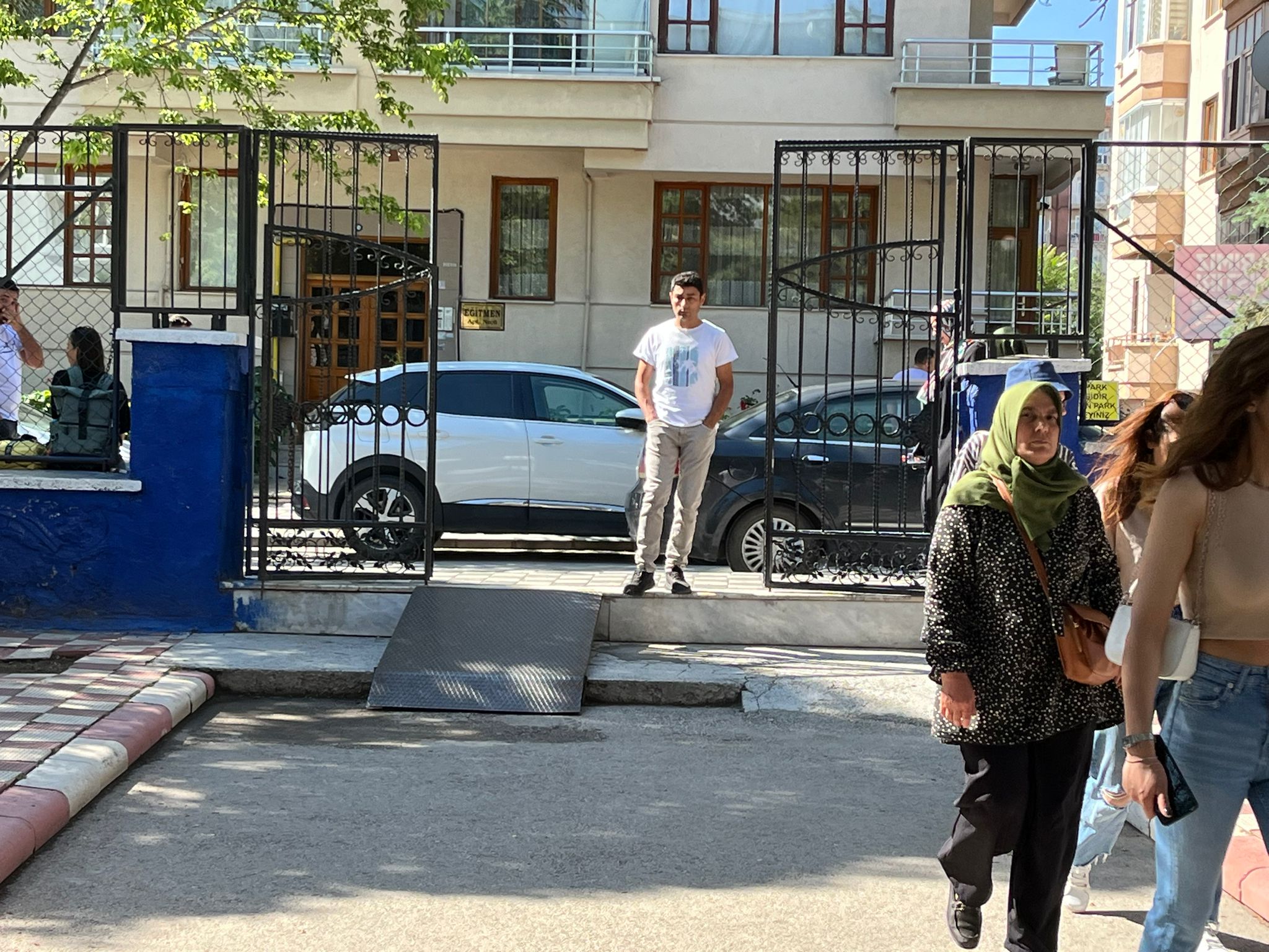 AFYON'DA YKS SINAVI AYT OTURUMU İLE DEVAM EDİYOR