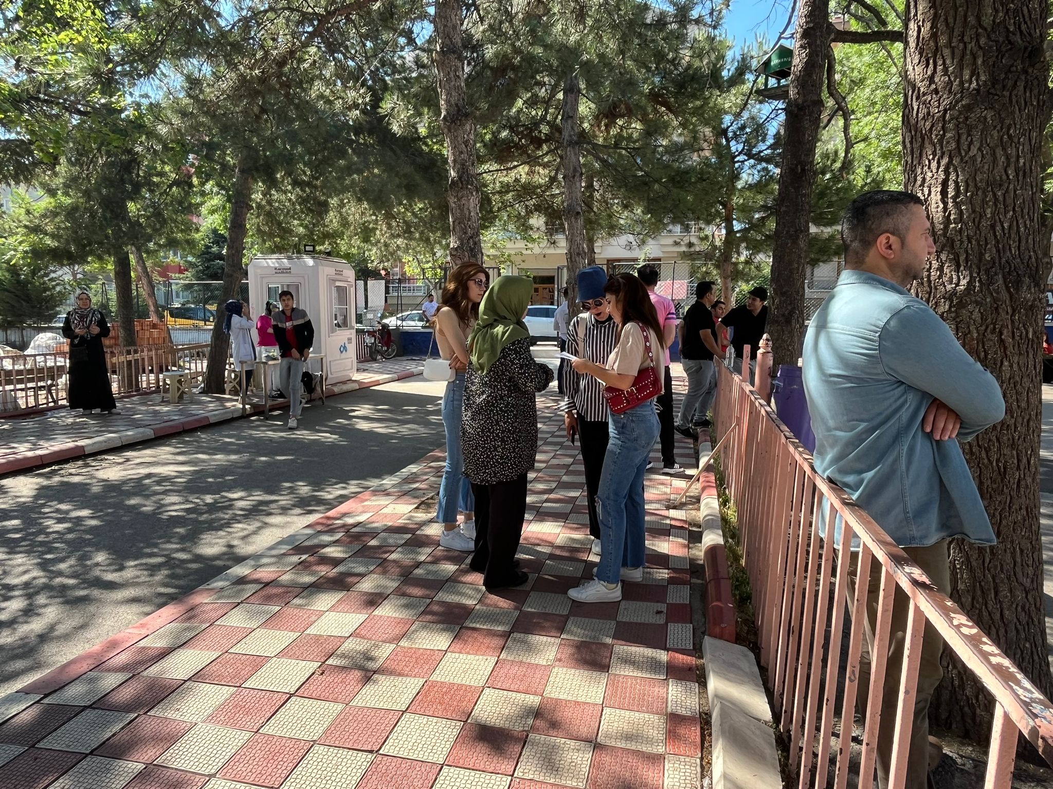 AFYON'DA YKS SINAVI AYT OTURUMU İLE DEVAM EDİYOR