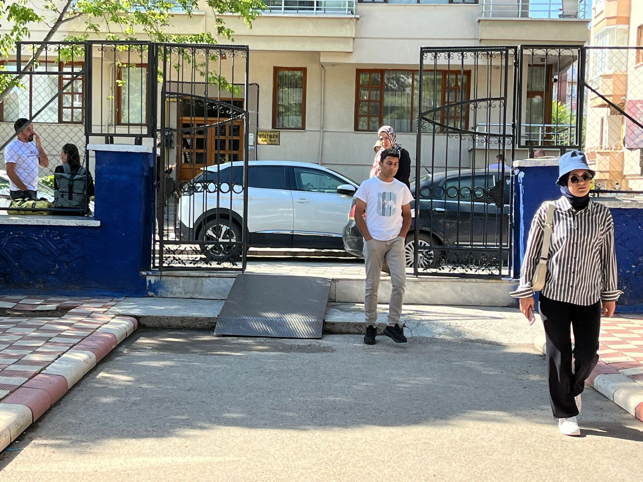 AFYON'DA YKS SINAVI AYT OTURUMU İLE DEVAM EDİYOR