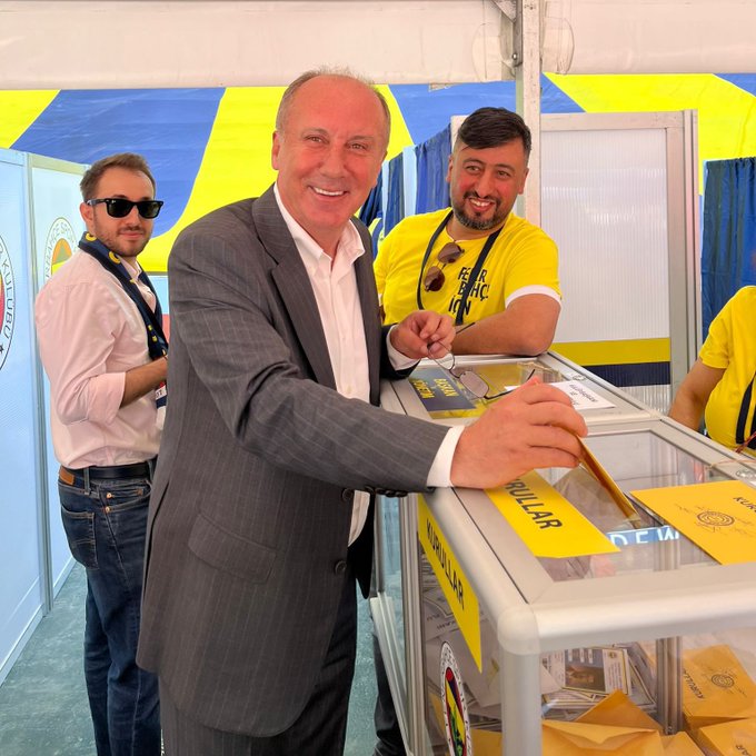 Muharrem İnce, Fenerbahçe Başkanlık Seçiminde Oy Kullandı: "Sonuçların Hayırlı Olmasını Diliyorum"
