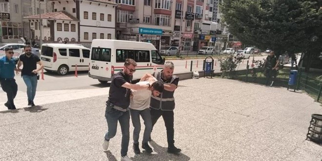 Veliden Okul Müdürüne Zincirli Saldırı!