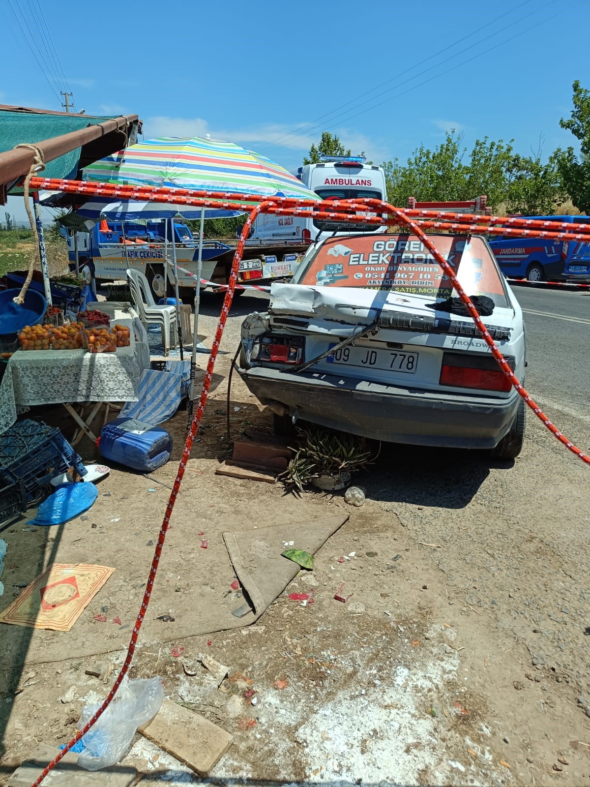 Otomobil İş Yerine Daldı: 1 Ölü