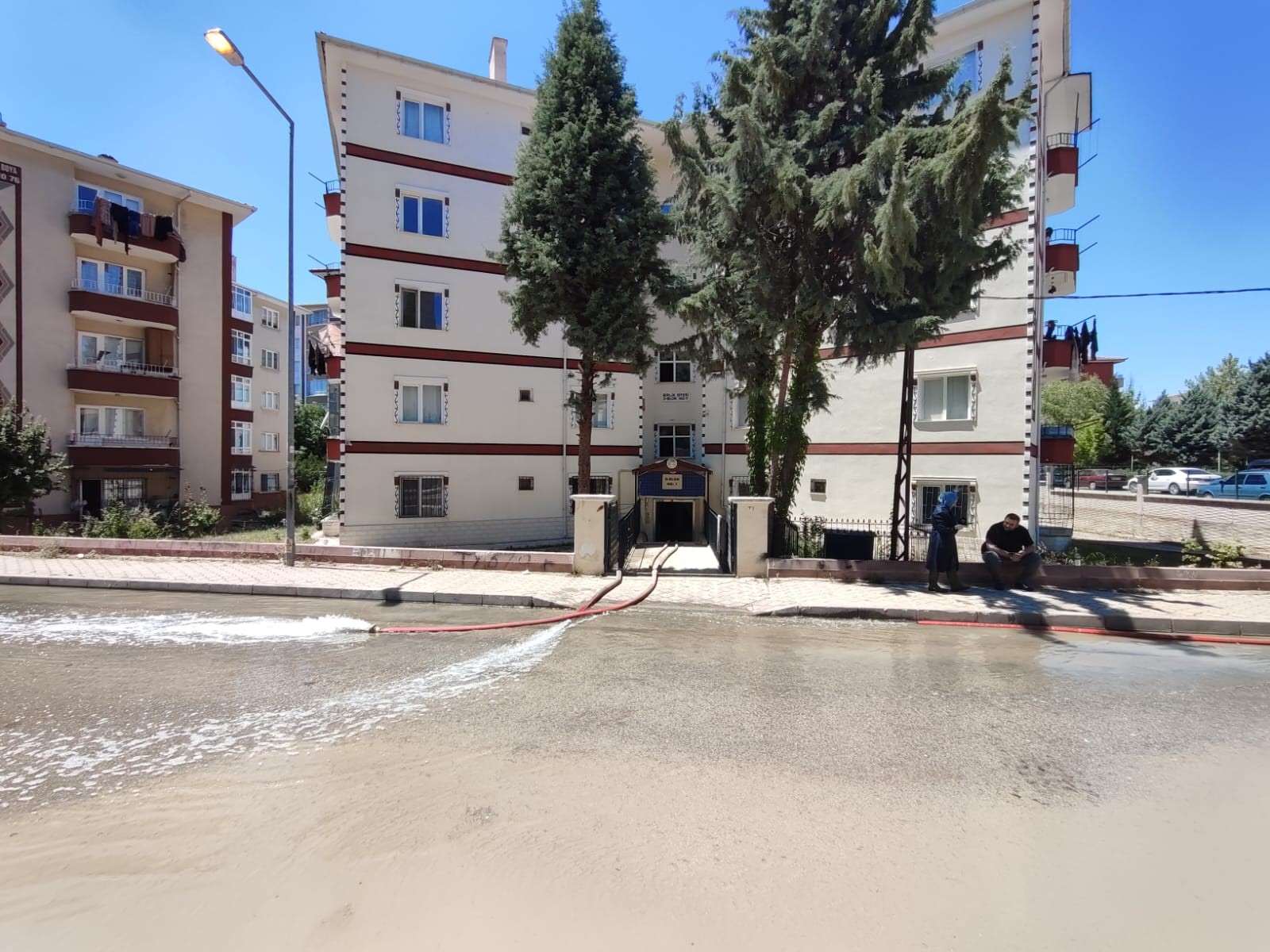 Ankara'da Sel Sonrası Su Basan Evlerde Tahliye Çalışmaları Devam Etti