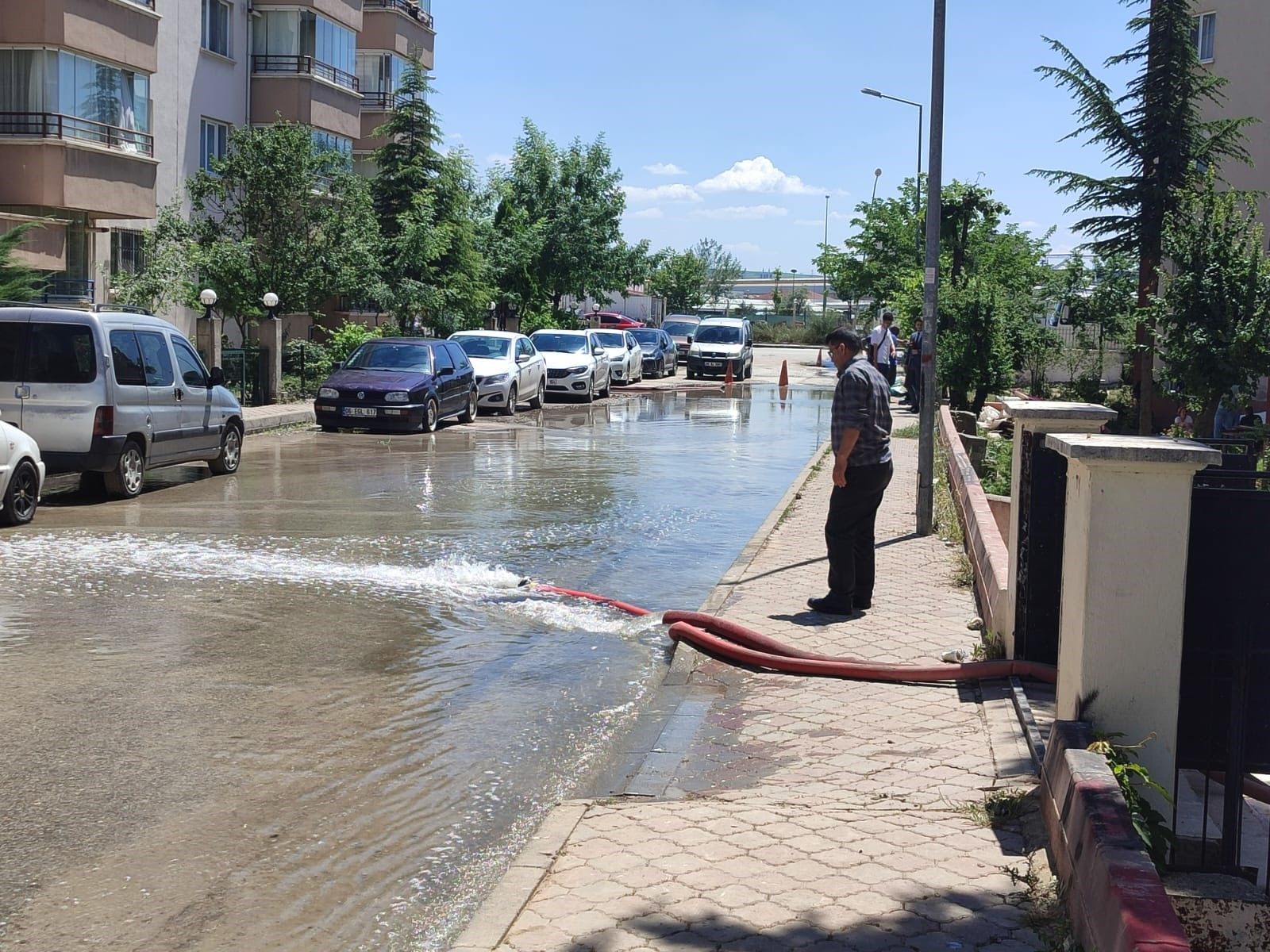 Ankara'da Sel Sonrası Su Basan Evlerde Tahliye Çalışmaları Devam Etti