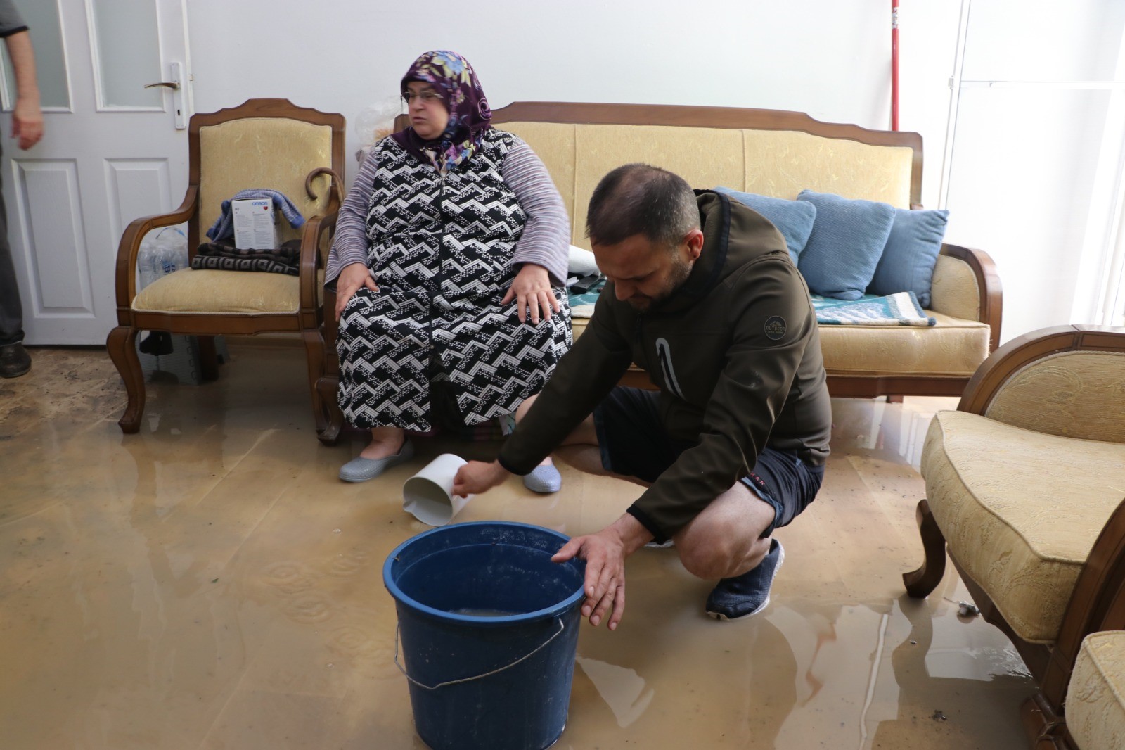 Ankara'da Sel Sonrası Su Basan Evlerde Tahliye Çalışmaları Devam Etti