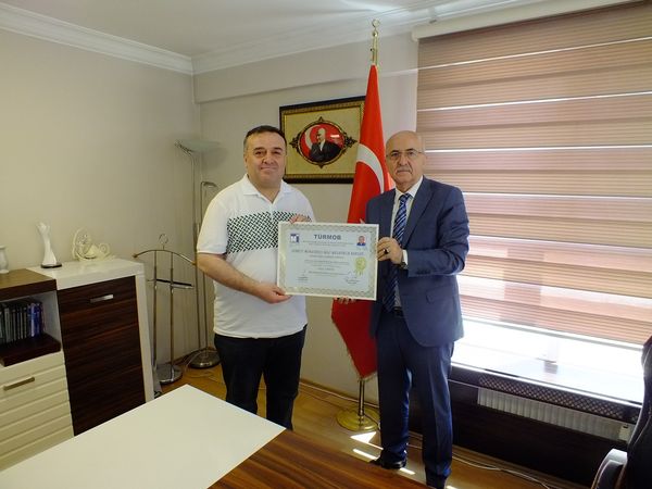 Muhasebeci Yaman’a Ruhsatını Başkan Sayar Takdim Etti