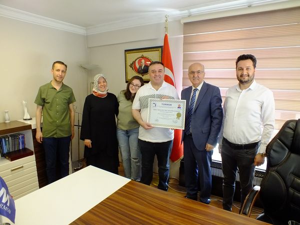 Muhasebeci Yaman’a Ruhsatını Başkan Sayar Takdim Etti