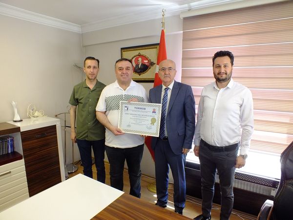 Muhasebeci Yaman’a Ruhsatını Başkan Sayar Takdim Etti