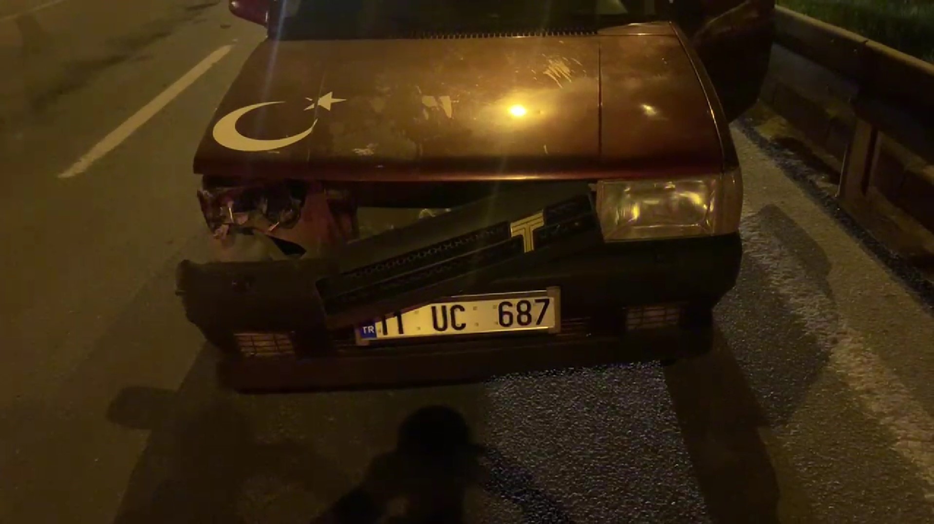 Zincirleme Trafik Kazası: 1 Yaralı!  Kazaya karışan araçlardan biri olay yerinden kaçtı