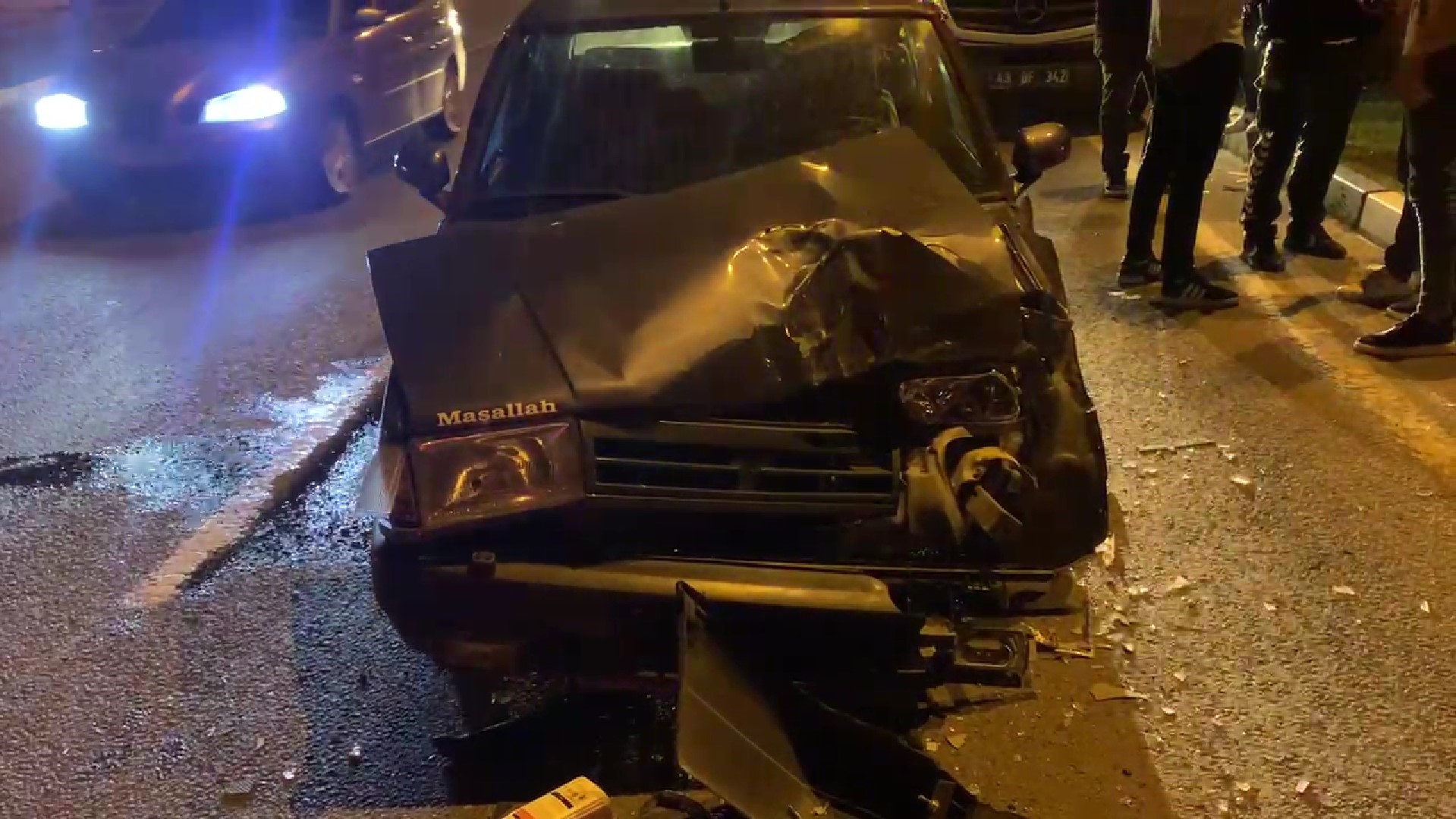 Zincirleme Trafik Kazası: 1 Yaralı!  Kazaya karışan araçlardan biri olay yerinden kaçtı