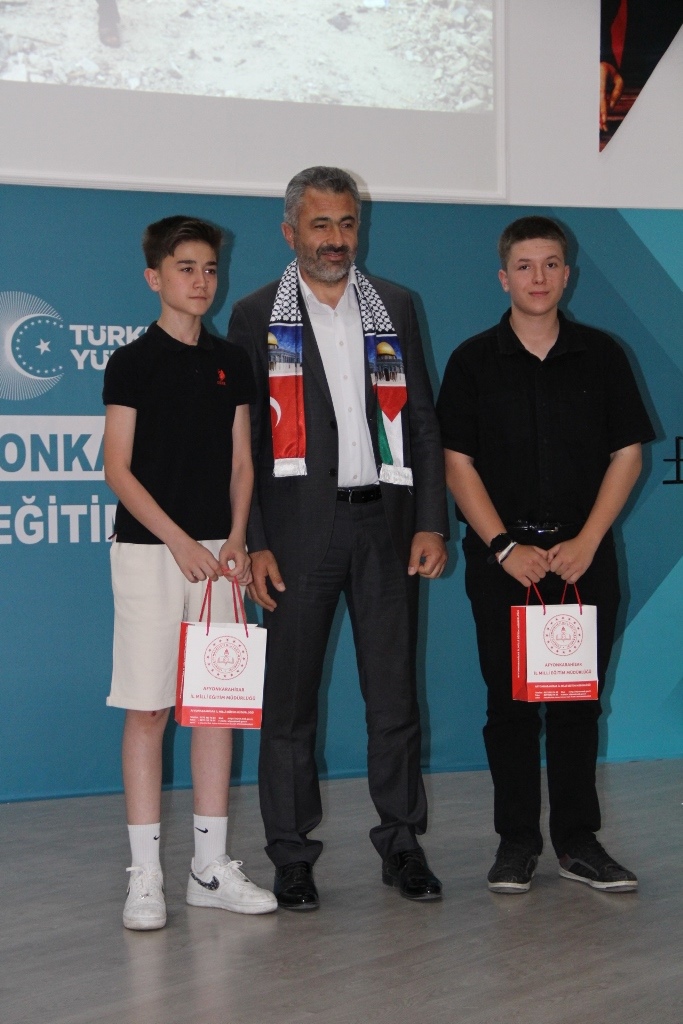 GENÇ KALEMLER ZULMÜ SATIRLARA DÖKTÜ