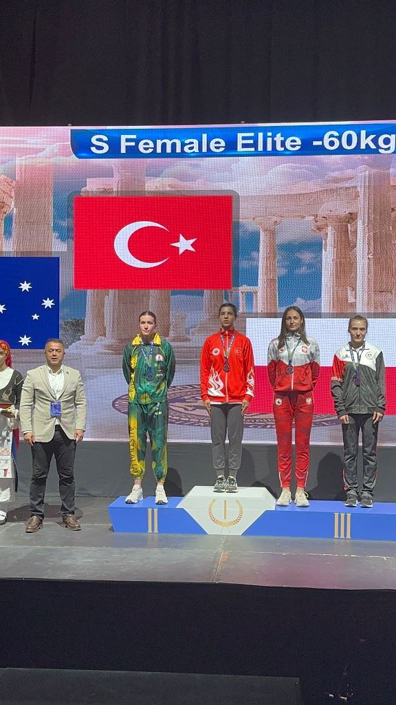 KÜBRA KOCAKUŞ YENİDEN DÜNYA ŞAMPİYONU!