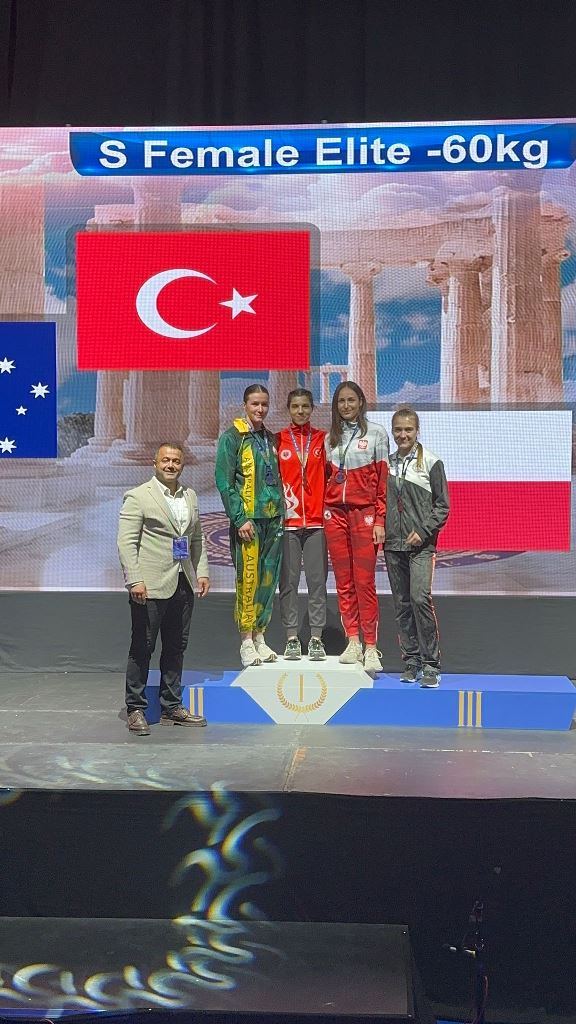 KÜBRA KOCAKUŞ YENİDEN DÜNYA ŞAMPİYONU!