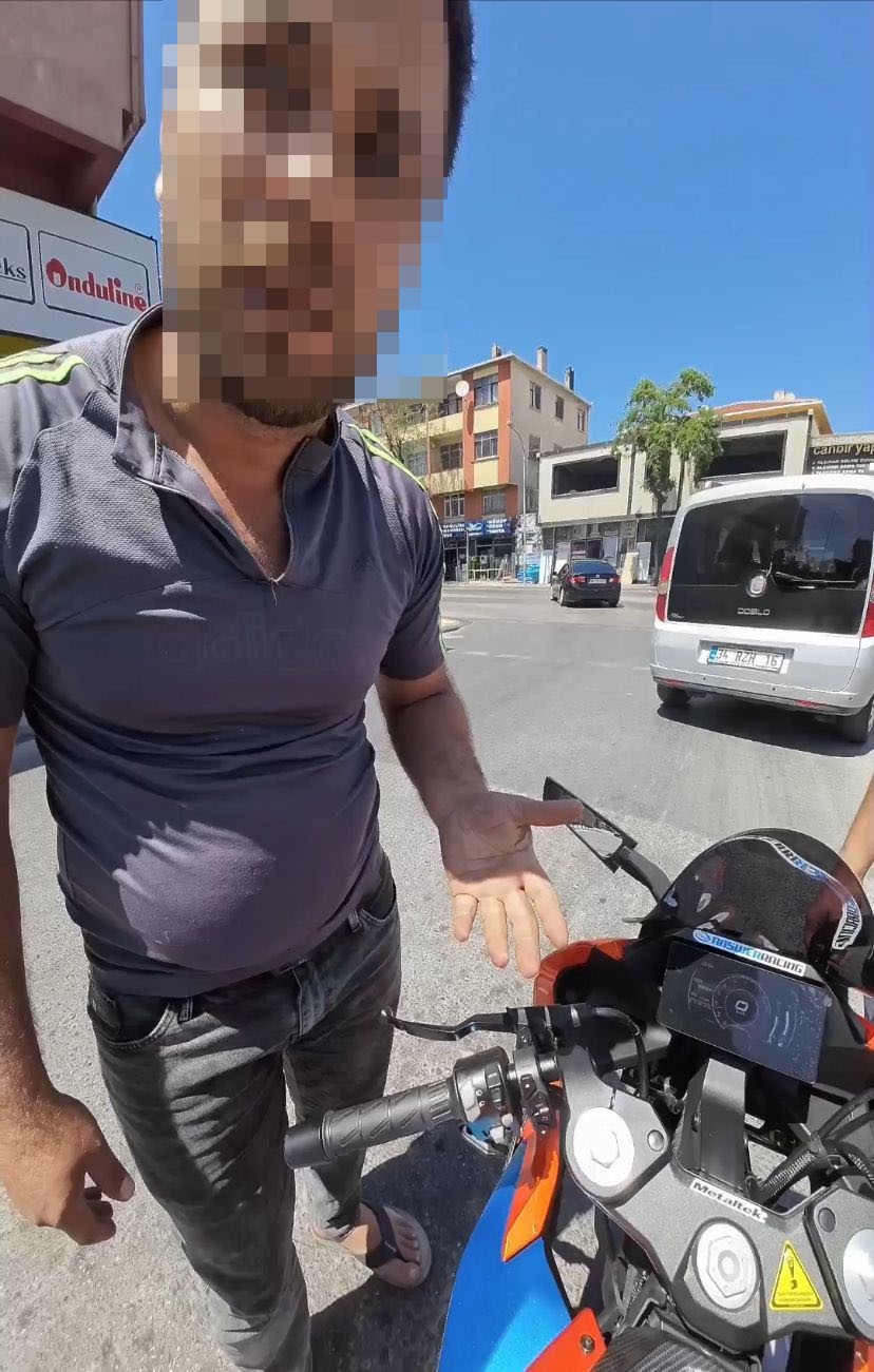 Trafikte Tartıştığı Motosikletliye Bıçak Çekti: Seni ikiye bölerim