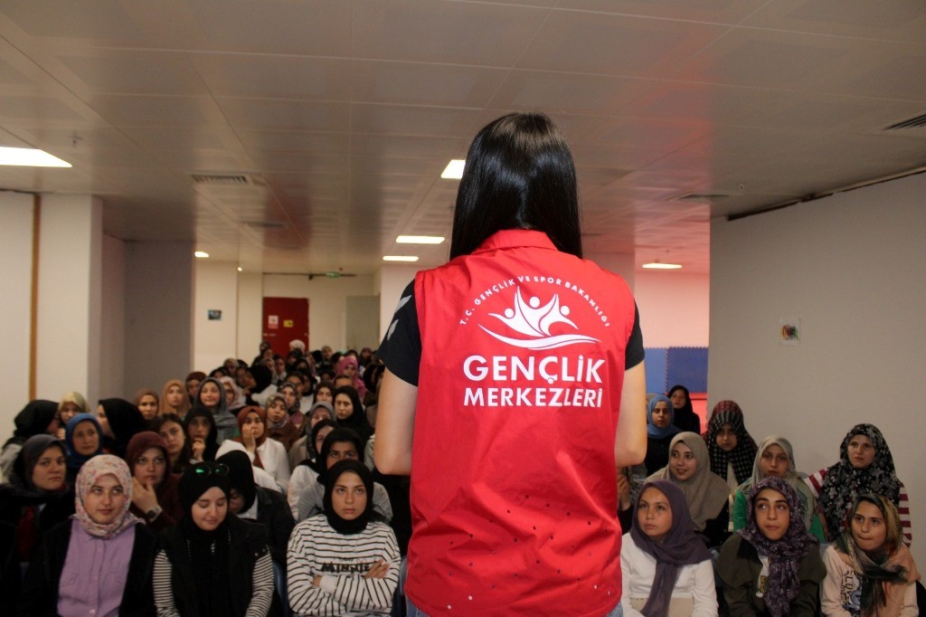 SULTANDAĞI GENÇLİK KAMPI 130 ÖĞRENCİYE EV SAHİPLİĞİ YAPTI