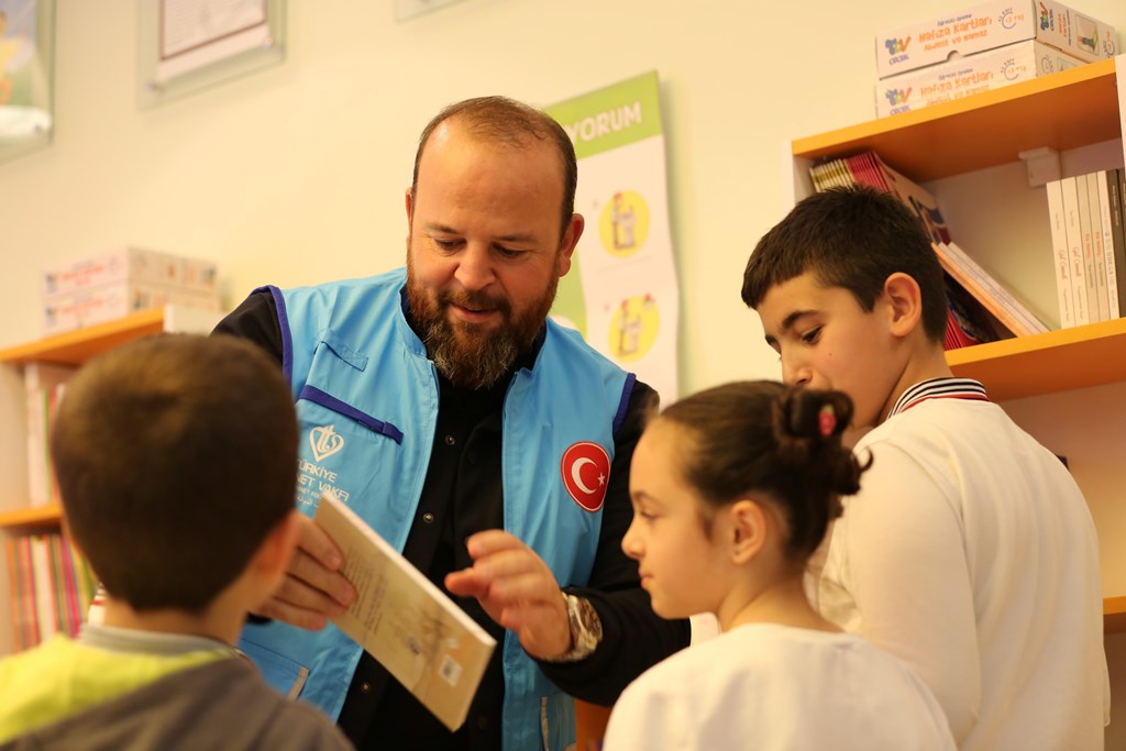 TÜRKİYE DİYANET VAKFI'NIN 2024 YILI VEKALETLE KURBAN PROGRAMINA ÜNLÜLERDEN DESTEK