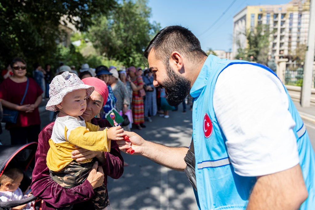 TÜRKİYE DİYANET VAKFI'NIN 2024 YILI VEKALETLE KURBAN PROGRAMINA ÜNLÜLERDEN DESTEK