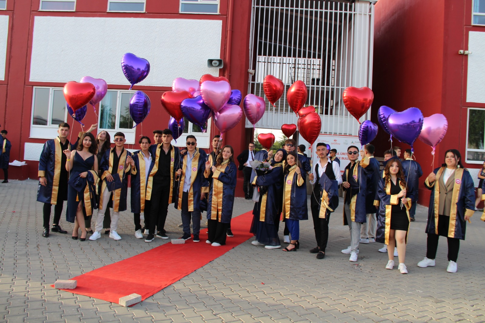 ÖZEL RAHMİYE SARE PALALI TEKNİK KOLEJİ 7. DÖNEM MEZUNLARINI UĞURLUYOR!