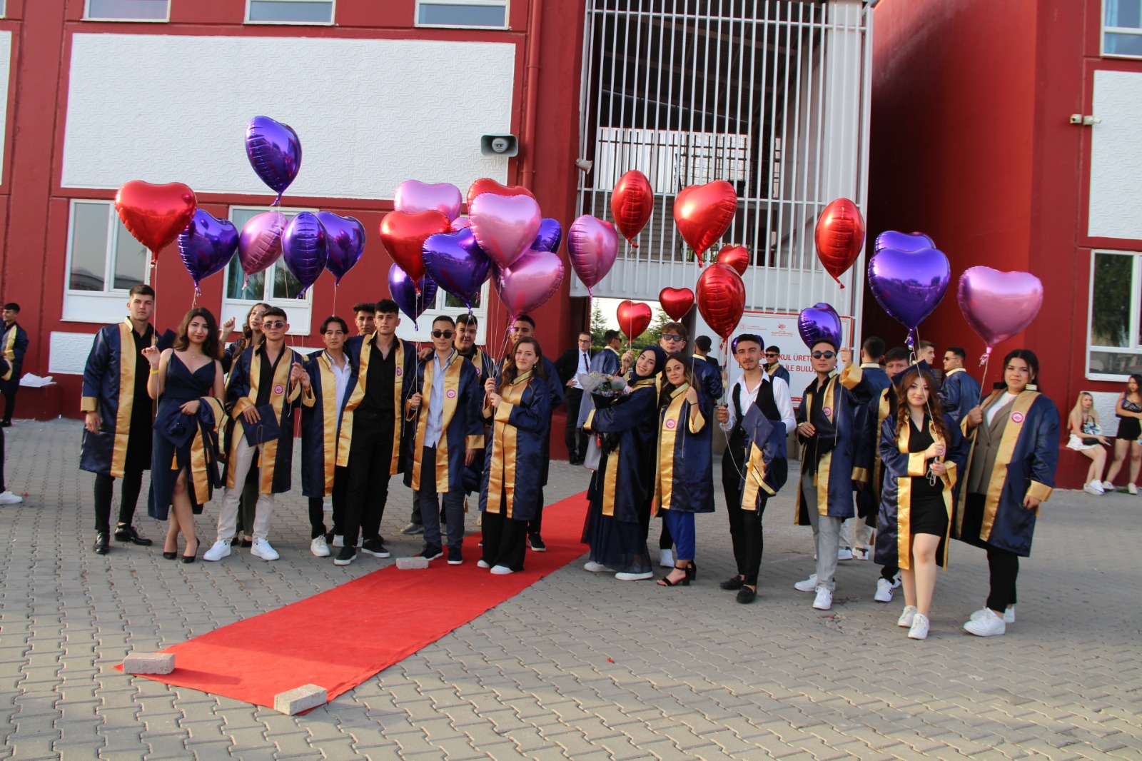 ÖZEL RAHMİYE SARE PALALI TEKNİK KOLEJİ 7. DÖNEM MEZUNLARINI UĞURLUYOR!