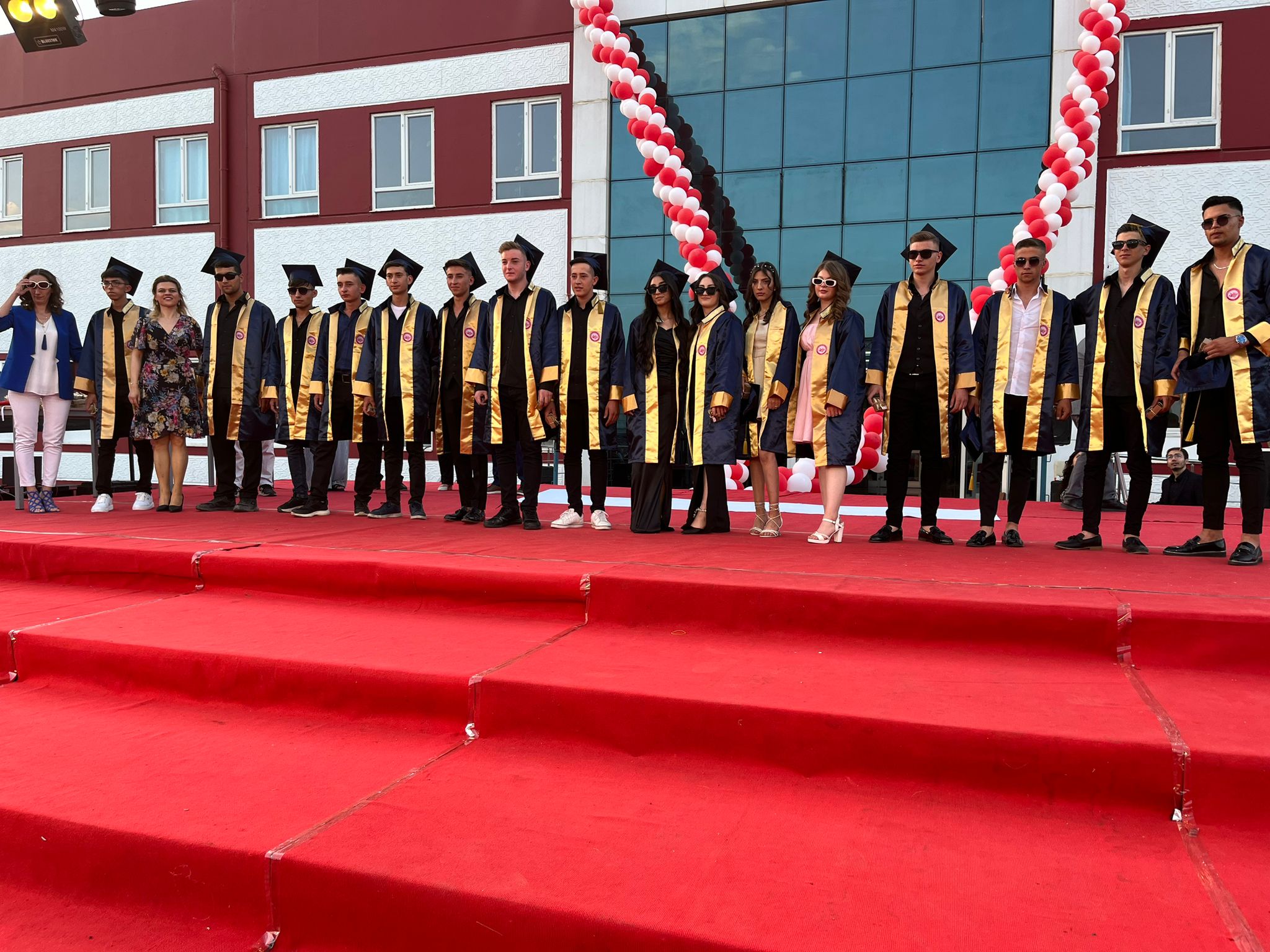 12 AMP-A Mezun Oldu Ellerindeki Pankart Dikkat Çekti
