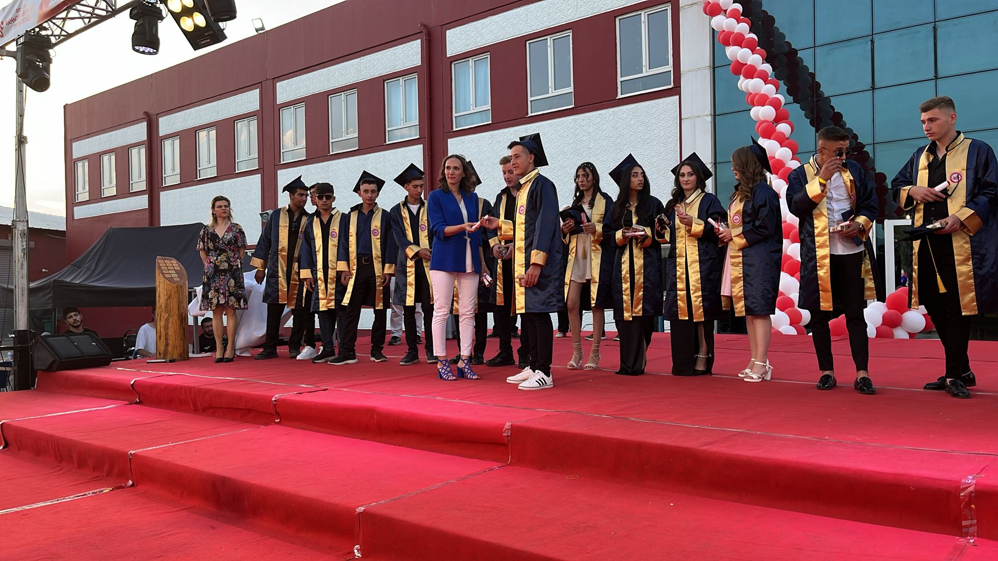 "10 YIL ÖNCE KURDUĞUMUZ KOLEJDEN BUGÜNE KADAR 2400 ÖĞRENCİ MEZUN ETTİK"
