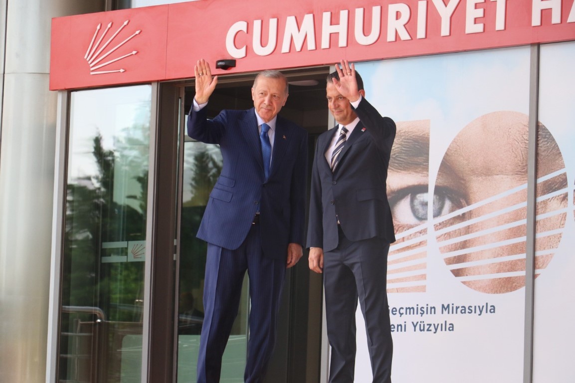 Cumhurbaşkanı Erdoğan’dan Özgür Özel’e İade-i Ziyaret