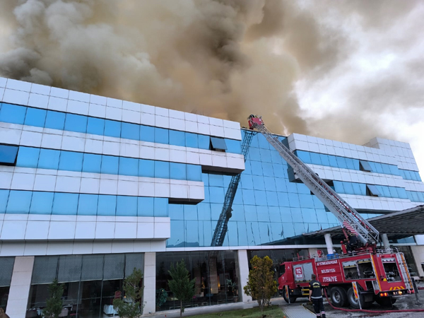 SON DAKİKA: Afyon'da Otel'de Yangın  Jura Otel'de çıkan yangında büyük maddi hasar oluştu
