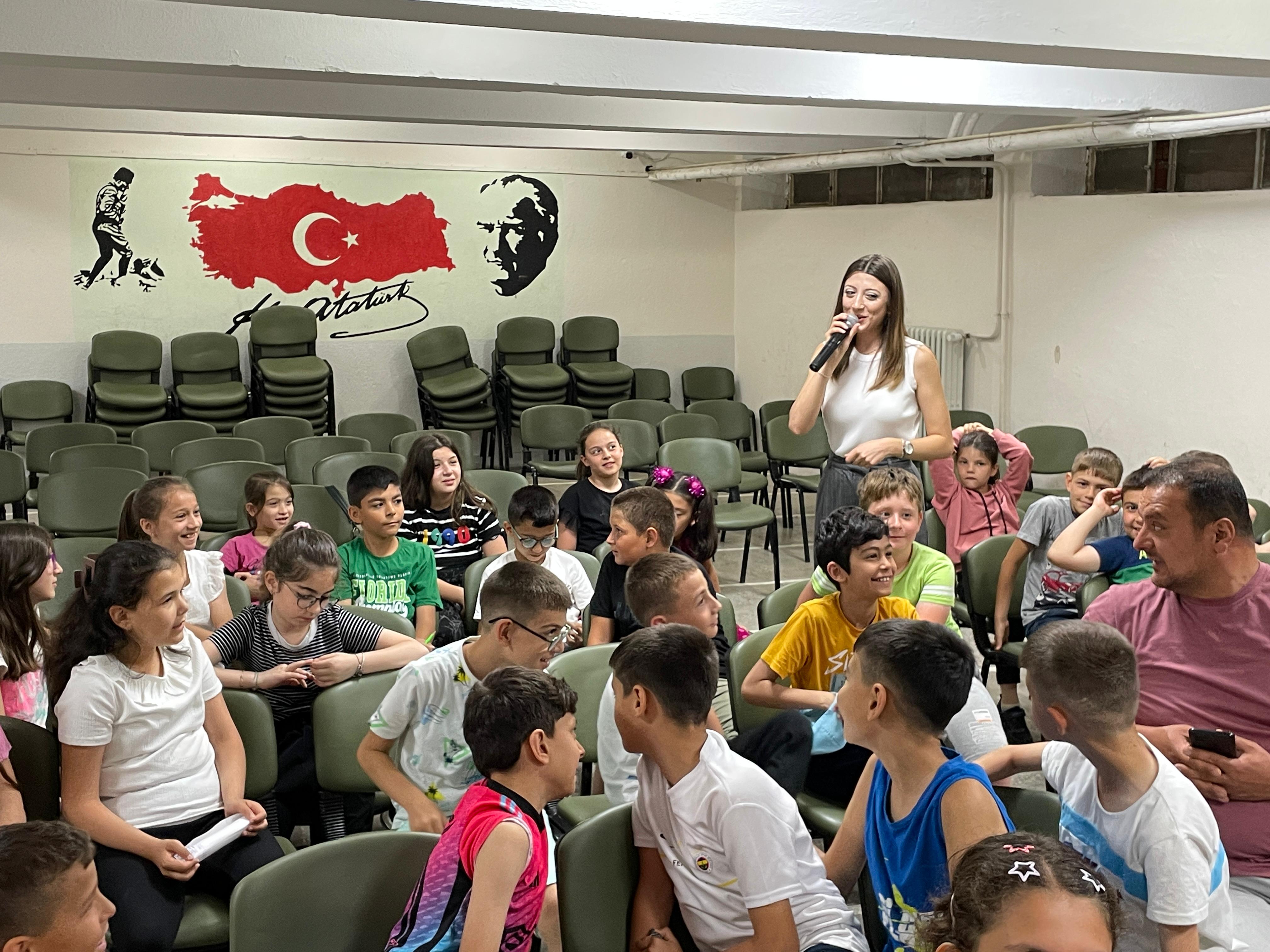 Şuhut Kurtuluş İhsan Küçükarslan İlkolulu’nda miniklerle söyleşi