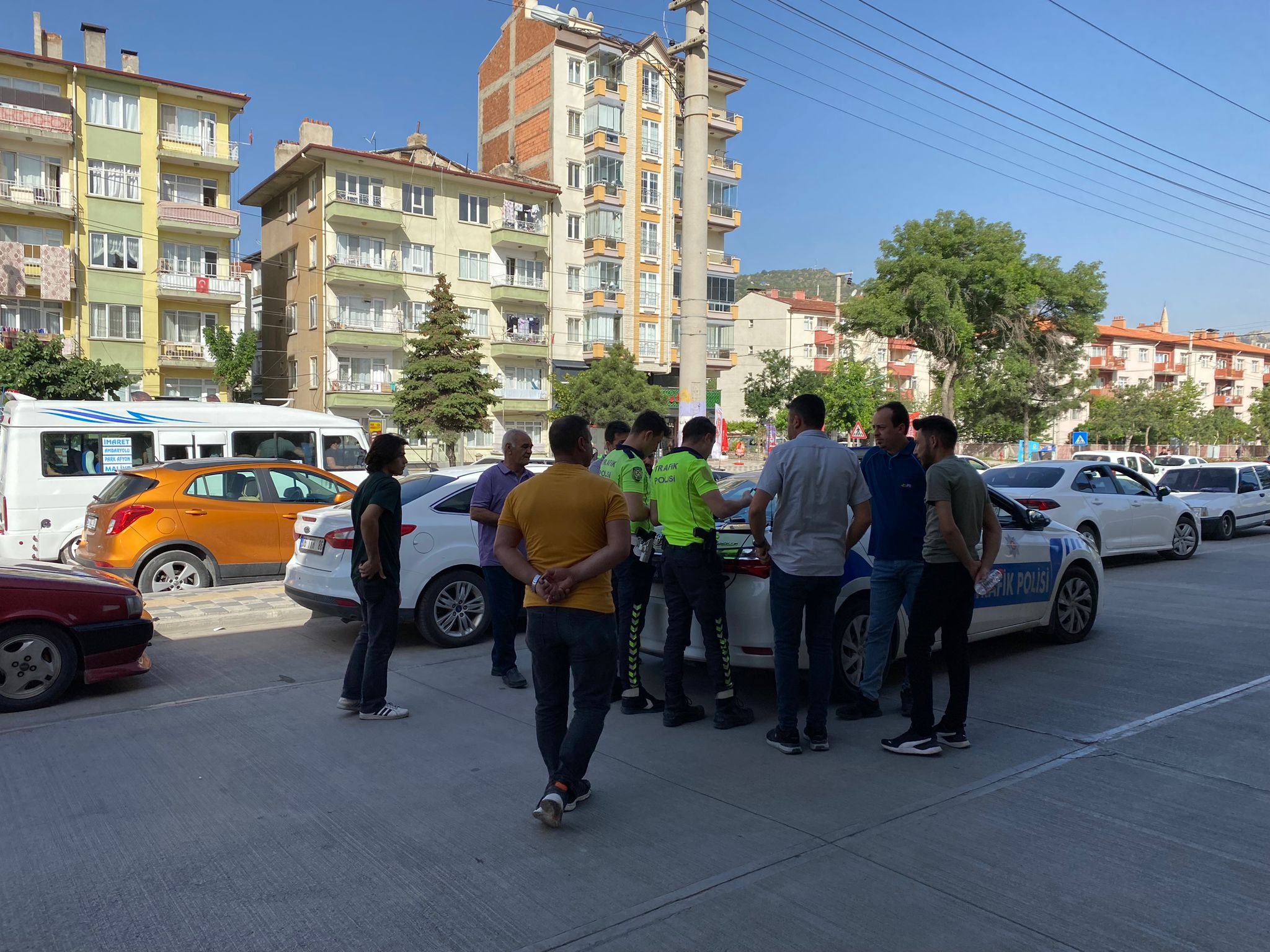 Afyonkarahisar'da Zincirleme Trafik Kazası: 6 Araç Birbirine Çarptı
