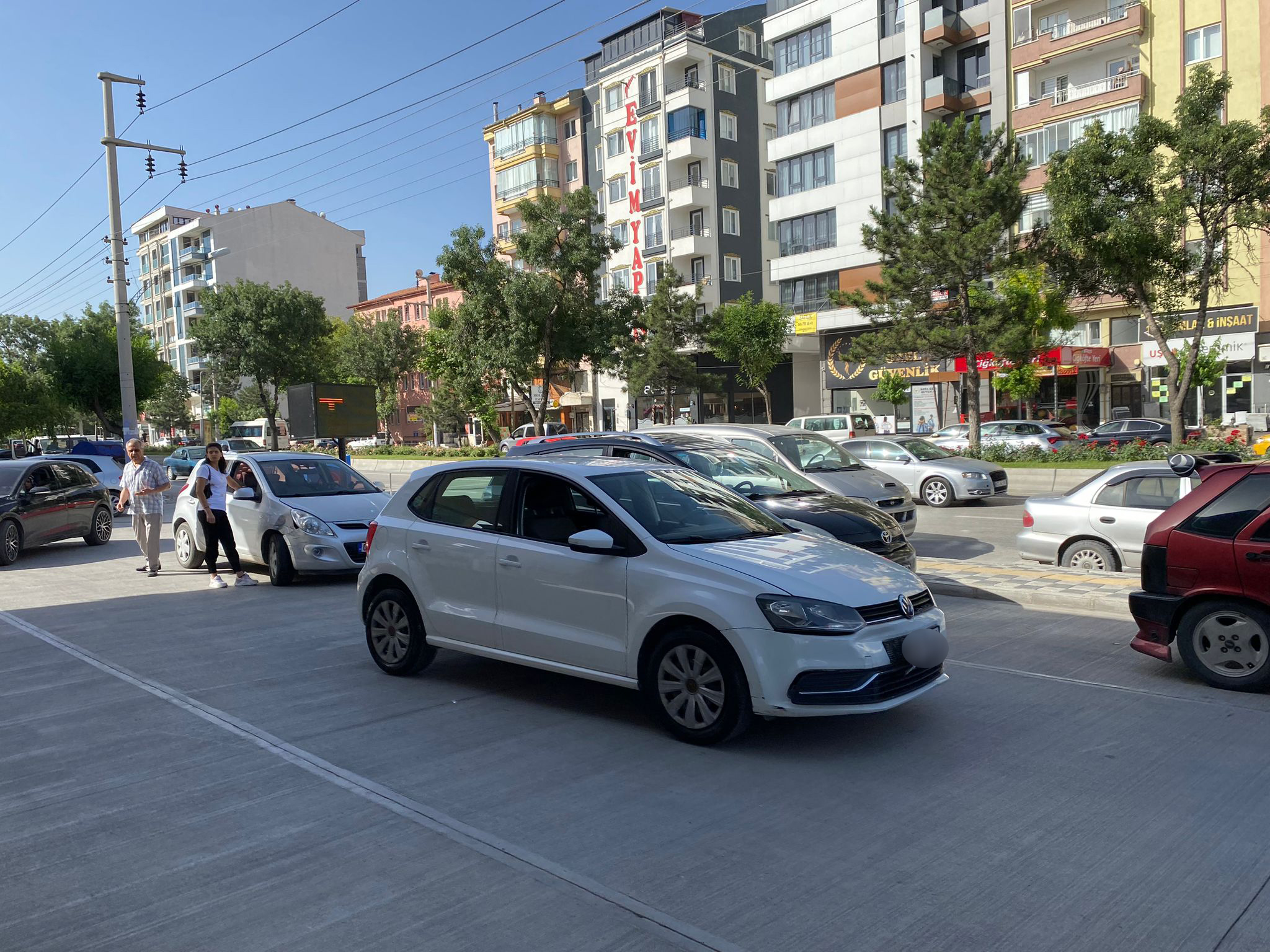 Afyonkarahisar'da Zincirleme Trafik Kazası: 6 Araç Birbirine Çarptı