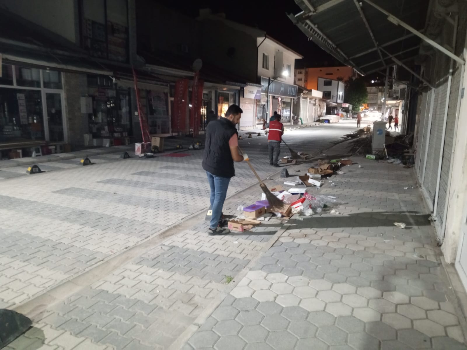 Emirdağ'da Temizlik Çalışmaları Devam Ediyor