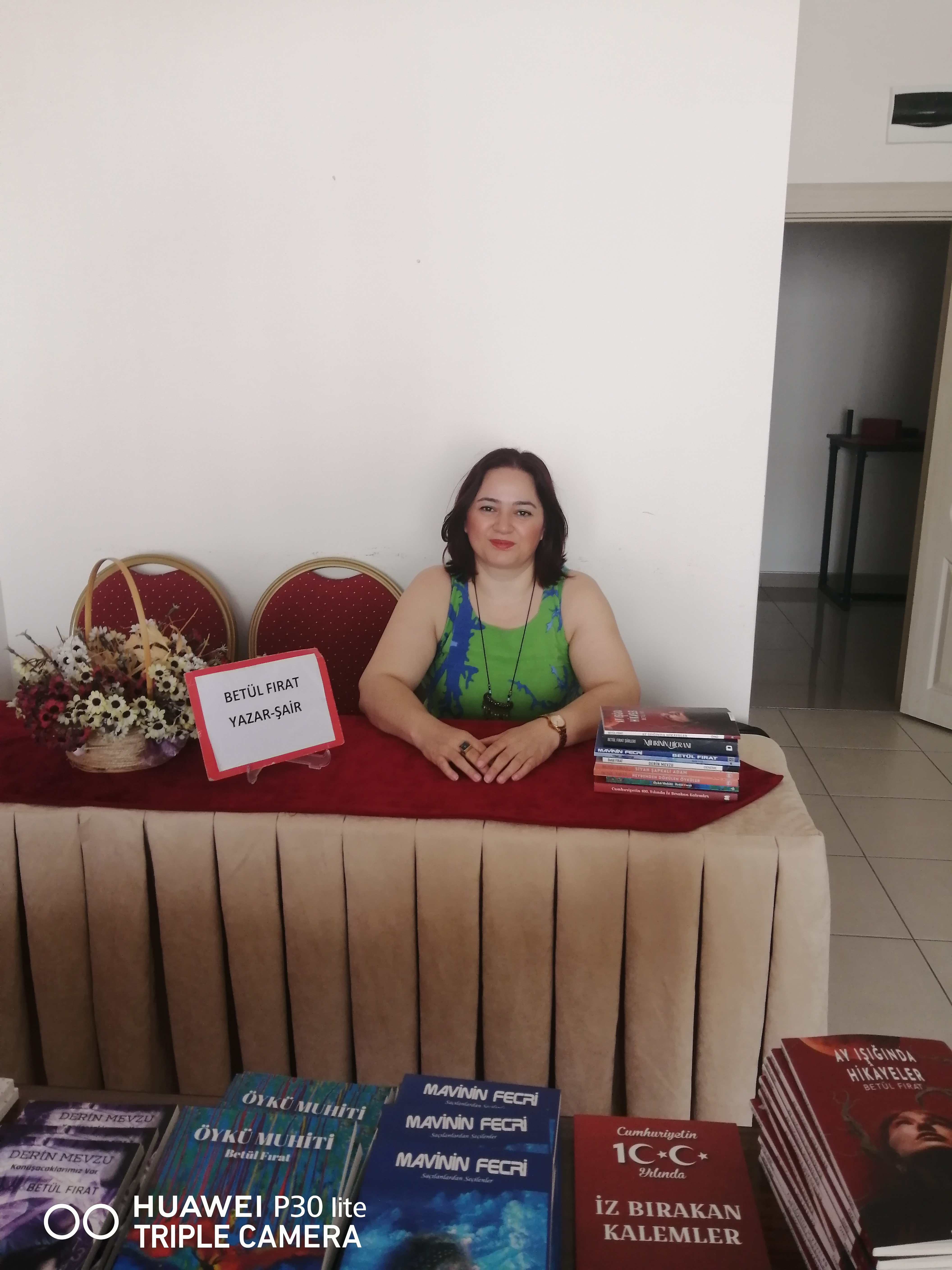 TÜRK EDEBİYATININ GENÇ KALEMİ AZMİ  İLE ÖNE ÇIKIYOR